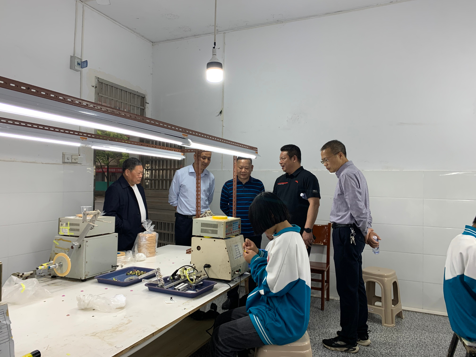 资兴市教育局局长李明一行来校考察